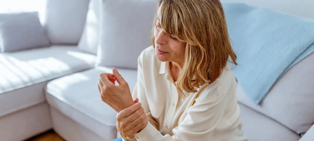 woman with wrist pain