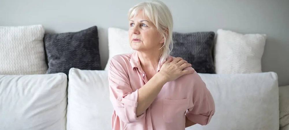 elder woman with shoulder pain